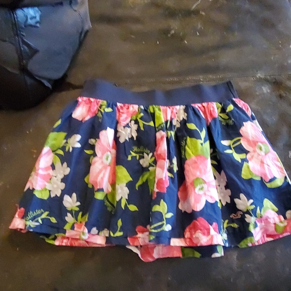 Cute Hollister skirt